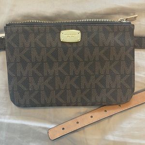 NWT MICHAEL KORS BELT BAG SIZE S